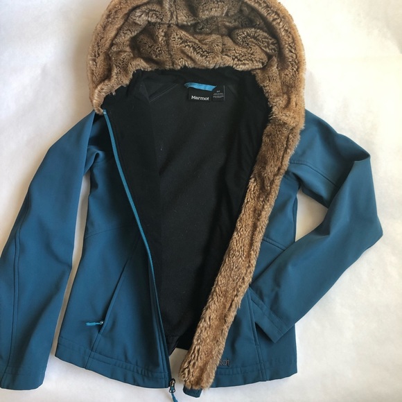 Marmot soft shell jacket with faux fur hoood - Picture 3 of 5